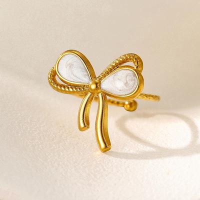 Anello in Acciaio Inossidabile Placcato Oro 18K a Forma di Fiocco: Stile Europeo, Gioiello Squisito e Versatile per l'Indice