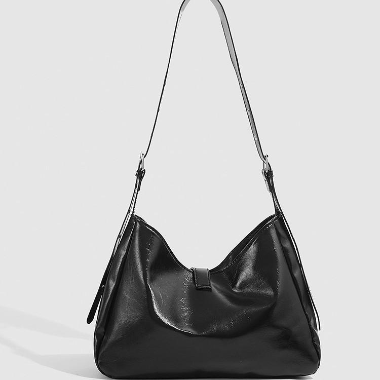 High-quality, stylish and cool underarm bag for women, niche oil wax leather shoulder and crossbody bag, large-capacity soft leather biker bag,