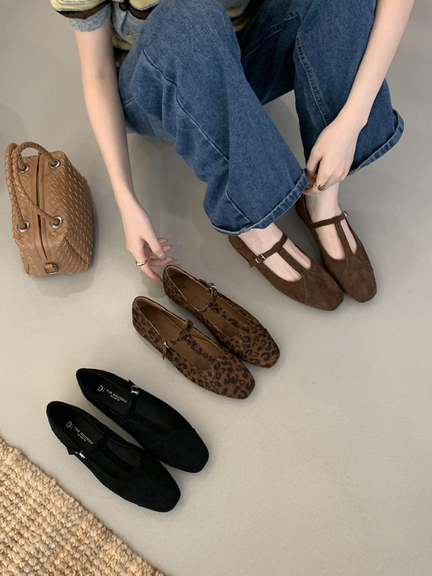 

THEDOUDOU retro suede round head shallow mouth flat-soled single shoes women s 2025 spring and autumn new temperament soft-soled ladyshoes 39 цветной печати леопарда