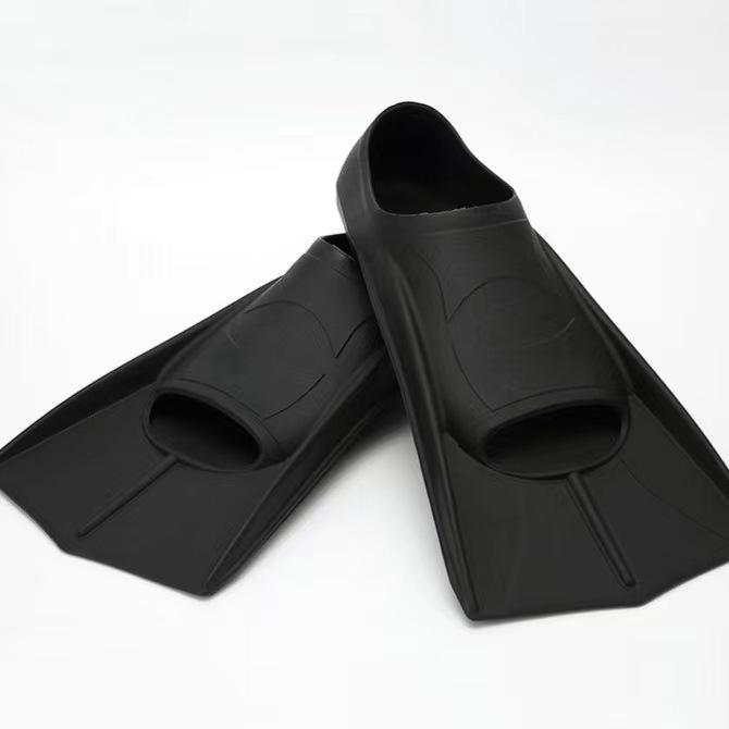 

Популярные короткие ласты для плавания Yellow Duck Freestyle для детей - силиконовое снаряжение для обучения дайвингу M (36-38)