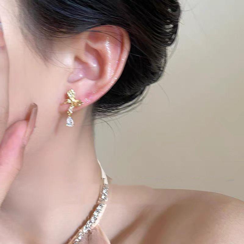 2025 Water Drop Diamond Bow Earrings: Luxury, Simple & Versatile Ear Clips for Women