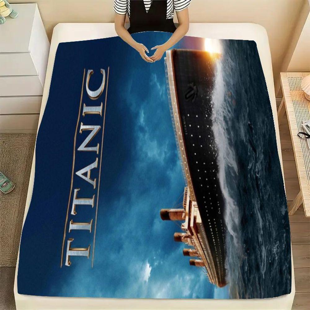 Coperta con Poster del Film Titanic - Lussuosa Morbida Coperta in Pile con Iconico Design della Nave RMS Titanic, Elegante Gradiente Oro e Blu
