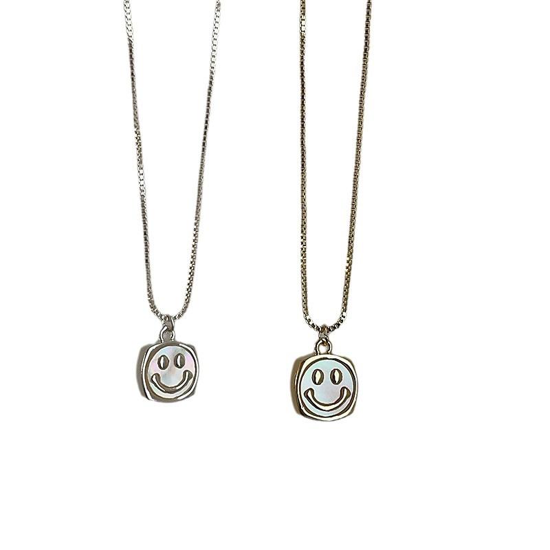 Fritillary Square Smiley Face Pendant Necklace Female Niche Unique Personality Fashion Sweet Temperament Versatile Neck Chain Collarbone Chain