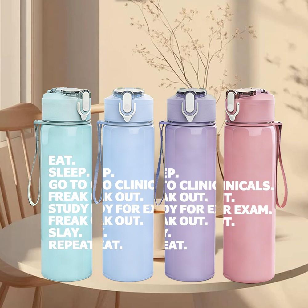 1PC Minimal Light Tone Text Slogan Print 750ml Color Plastic Sports Water Bottle Leakproof Flip Straw Lid Suitable for Sports Office Home Use