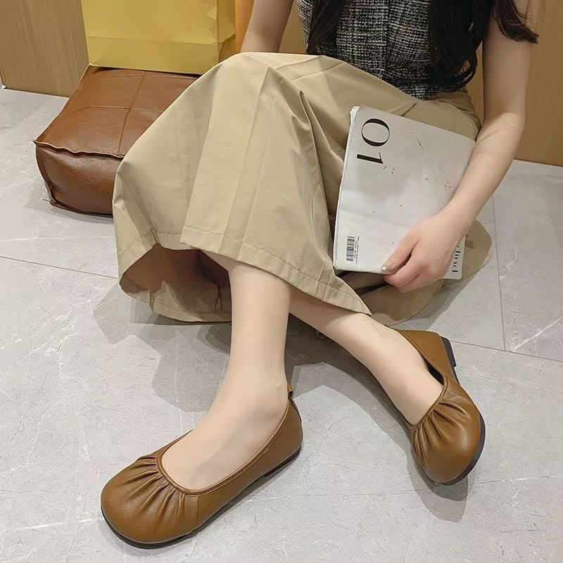 One-pedal Versatile Skirt Grandma Shoes Solid Color Doudou Shoes Round Head Flat Bottom Pleated Single Shoes Women's 2025 Spring and Autumn Models