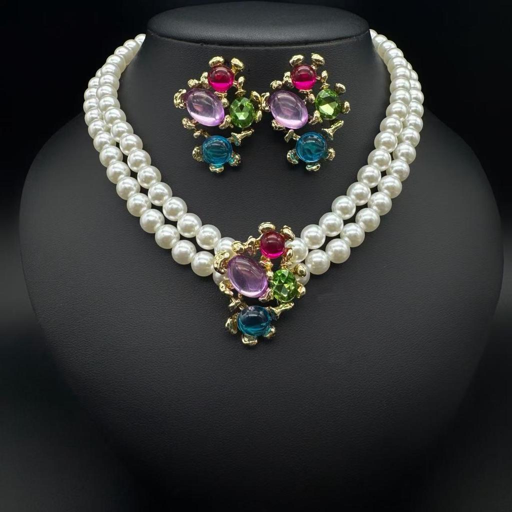Luxurious Multi-Layer Pearl and Crystal Choker Necklace with Geometric Diamond Earrings