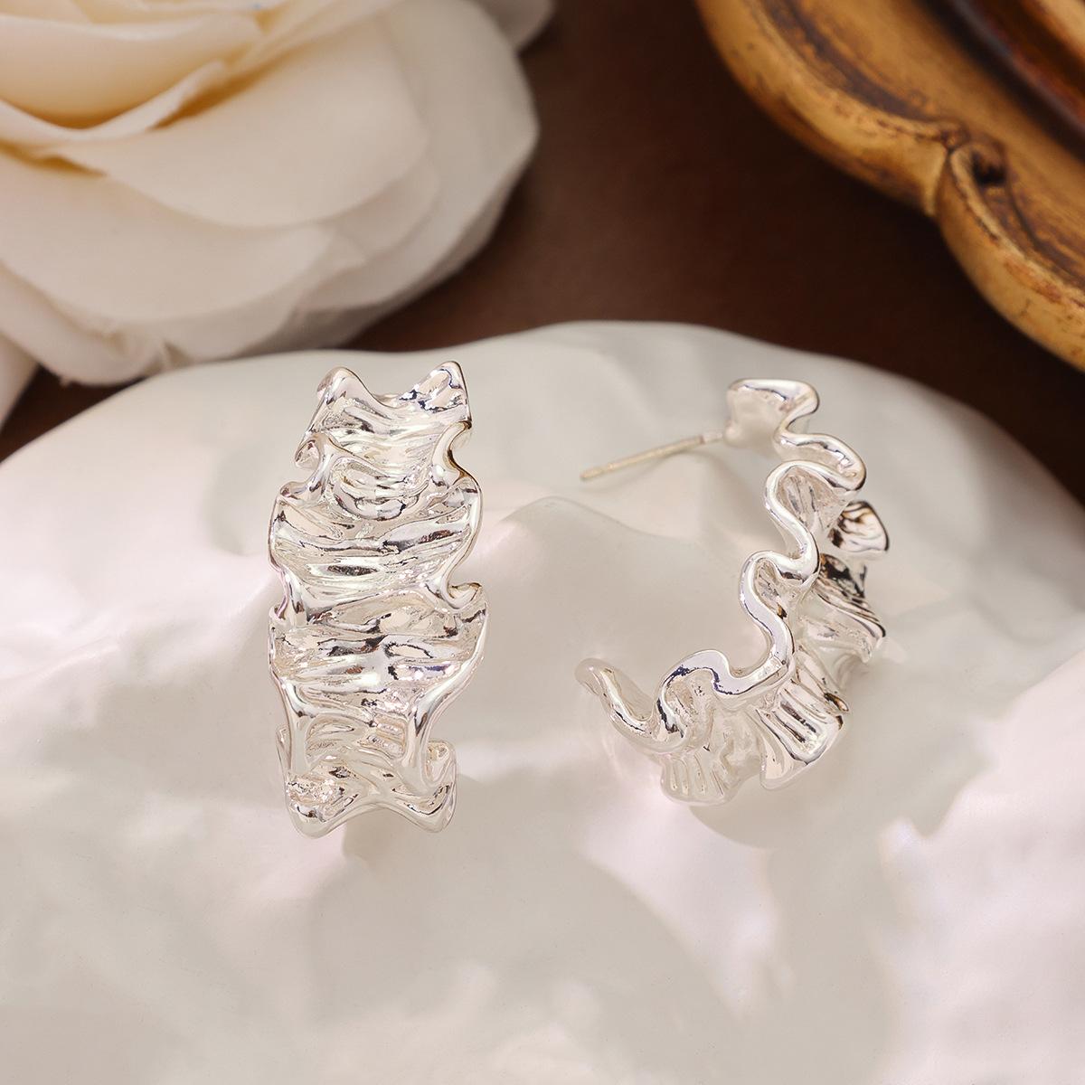 

Irregular Pleated Geometric Glossy Gold And Silver Stud Earrings, Simple And Exaggerated Trend Temperament Earrings