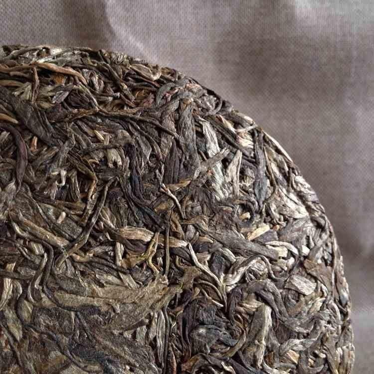 Yunnan 2014 Banzhang Ancient Tree Tea Yunnan New Pu'er Raw Tea 357g Pu'er Tea