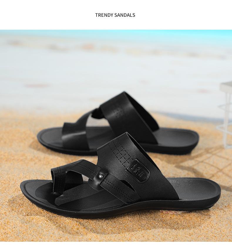 Men Wearing Flip-flops In Summer Are Casual, Simple and Versatile, with Flip-flops and Anti-slip Beach Sports Sandals