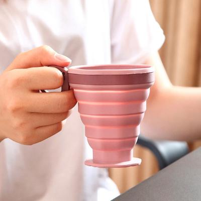 Zusammenfaltbarer Silikon-Reisebecher mit Deckel 220ml Mundspülbecher Spülmaschinenfest Auslaufsicher Tragbarer Kaffee-Tee-Becher für Camping Wandern Büro