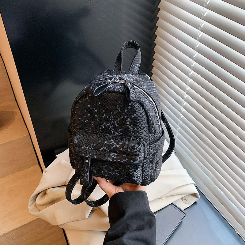 

Textured double shoulder small bag women s new fashion versatile schoolbag high-end travel small backpack чёрный