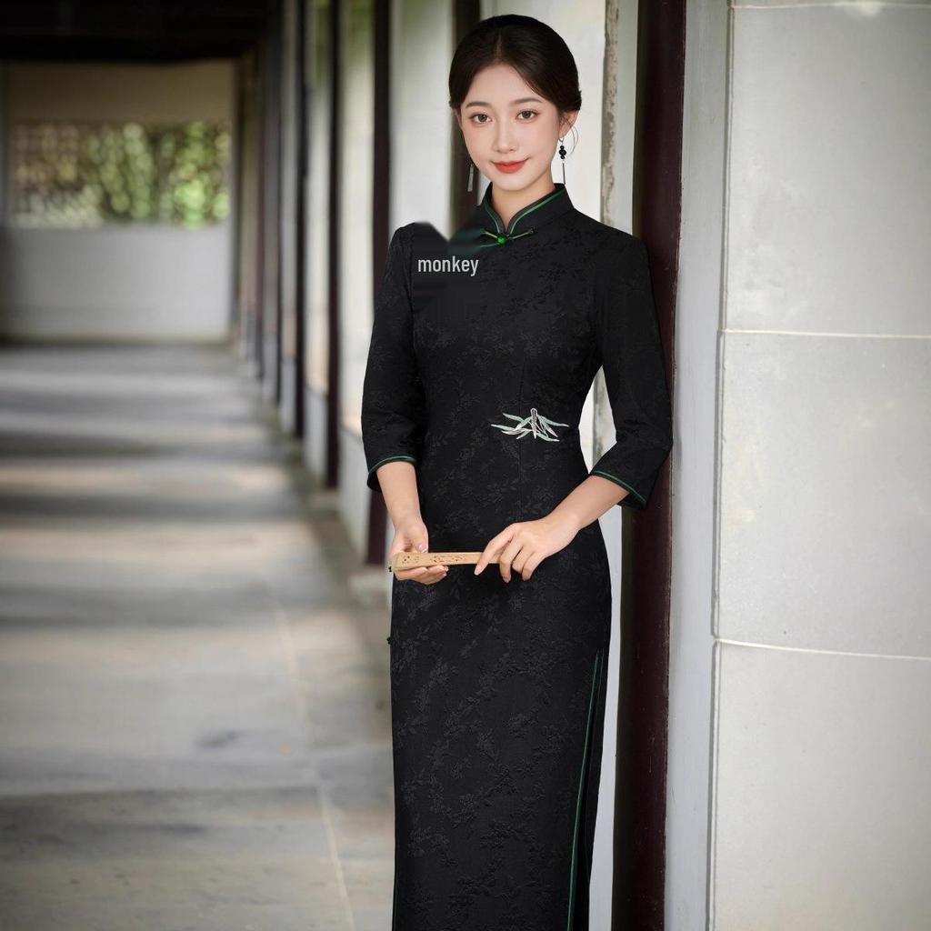 Elegant Black Cheongsam 2025: New High-End Embroidered Design for Ladies' Daily Wear