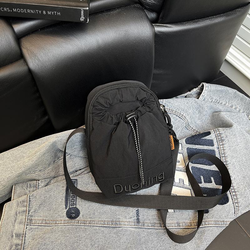 

Niche fashion solid color lightweight mobile phone bag women s autumn new simple personality casual design messenger bag чорний