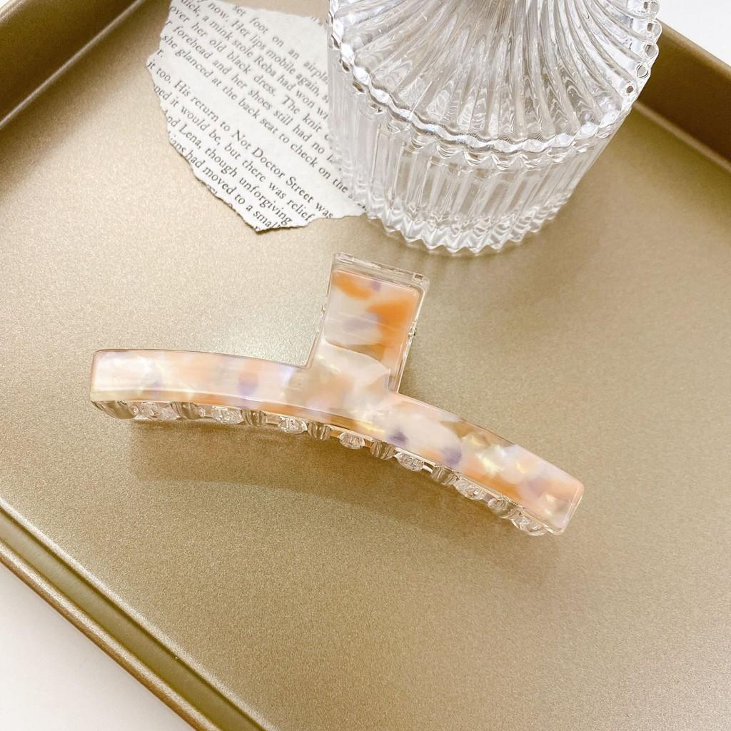 Chic Handcrafted Acetate Hair Claw In Geometric Design Ideal For Fashionable Women