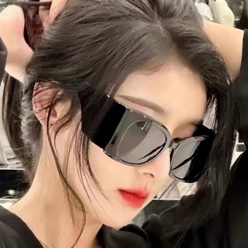 Retro Cat Eye Large Frame Sunglasses for Women – European and American Fashion, High-End Sun Protection, Trendy Street Style