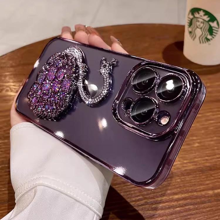 A Fully Transparent 14 Protective Case Suitable for IPhone16 Phone Cases, Featuring "Swan's Love" with Sand and Diamonds and "Apple 15pro"