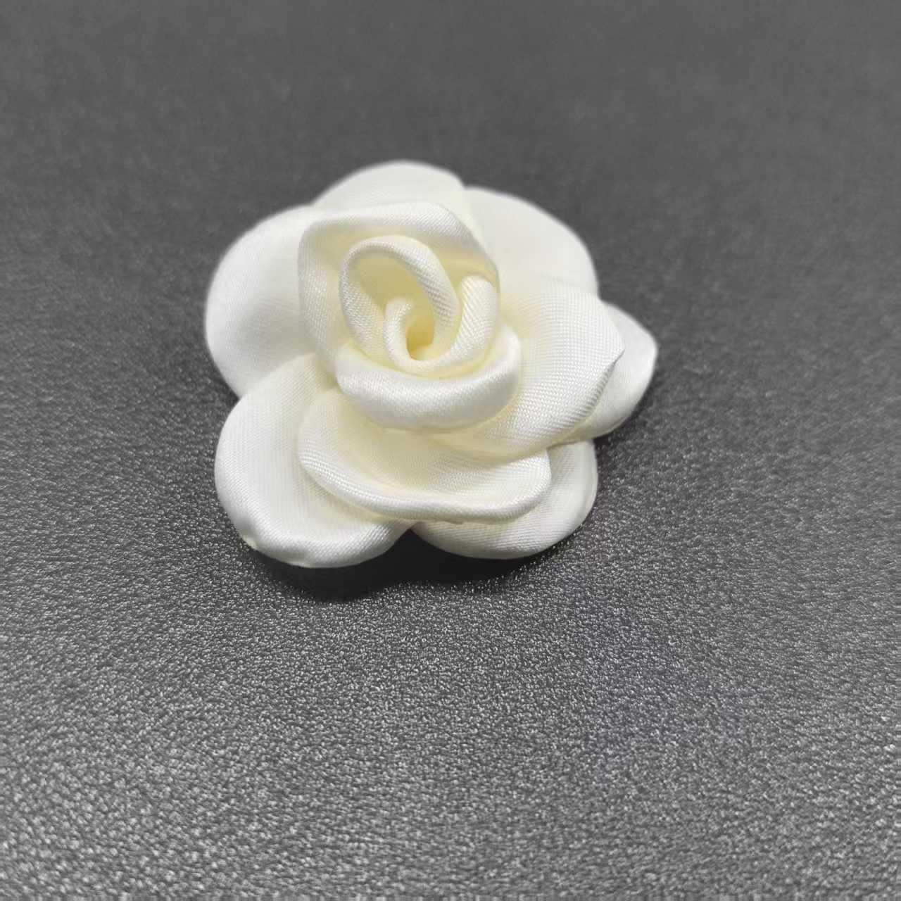 Elegant White Pearl Rose Pet Wedding Bib & Bow Tie XS слоновая кость
