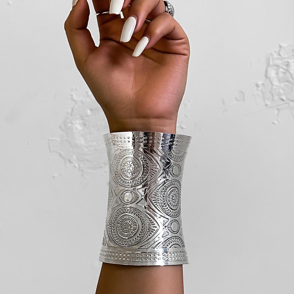 Exaggerated African ethnic eye graphic engraving bracelet, retro wide open cuff decorative bracelet