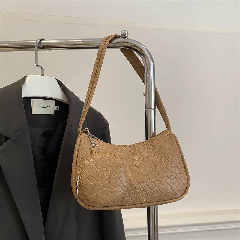 Niche woven bag women's spring popular crossbody bag foreign style fashionable and elegant one-shoulder underarm bag