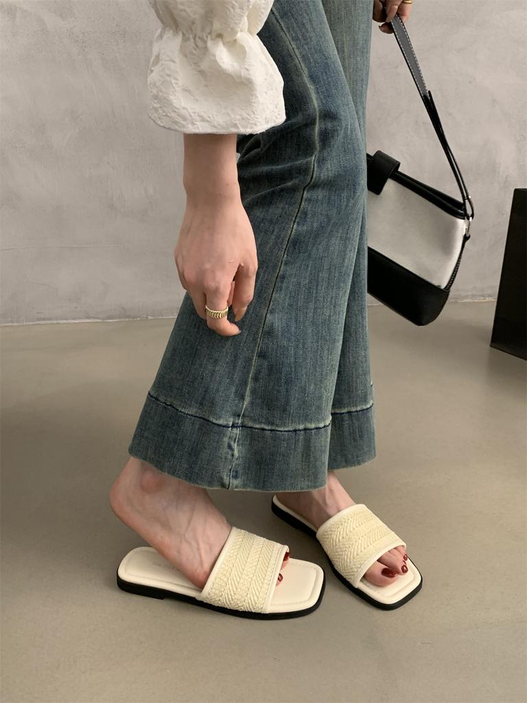 French flat-bottomed woven small cool slippers women's shoes wear 2025 new summer soft-soled beach one-word sandals