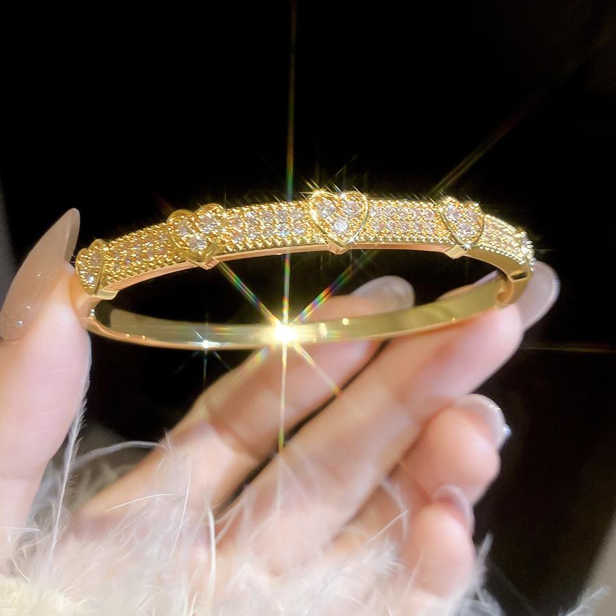 Elegant Geometric Rhinestone Zircon Buckle Bracelet: A Versatile and Luxurious Accessory for Women