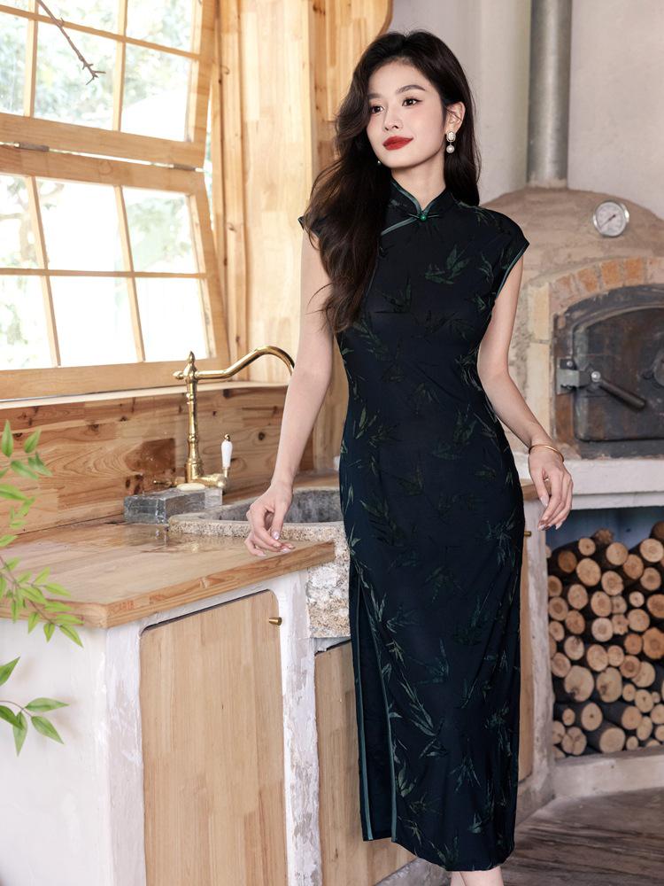 Bei Zhi Yun Černé Retro Bez rukávů Halter Cheongsam - Aktualizovaná Edice Podzim 2025