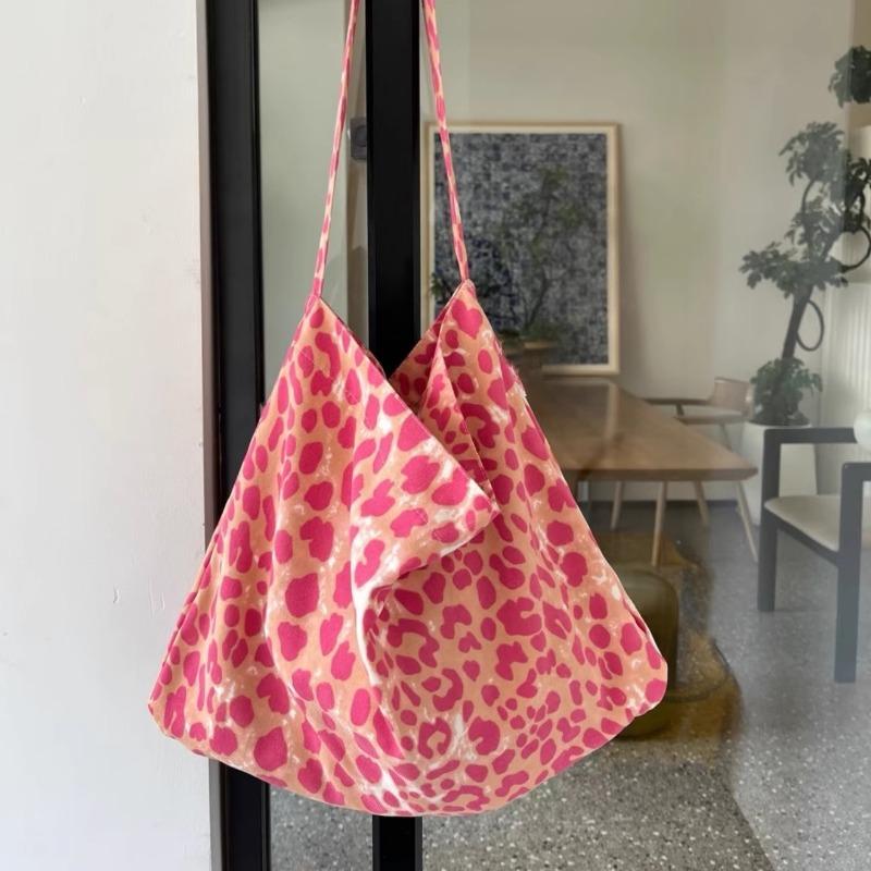 A Laid-back Commuter Tote Bag and A Fashionable Single-shoulder Crossbody Bag
