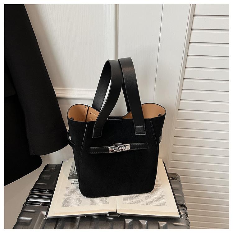 

Нишевая сумка женская сумка на плечо ретро замшевая нишевый дизайн сумка-мессенджер сумка-ведро чёрный