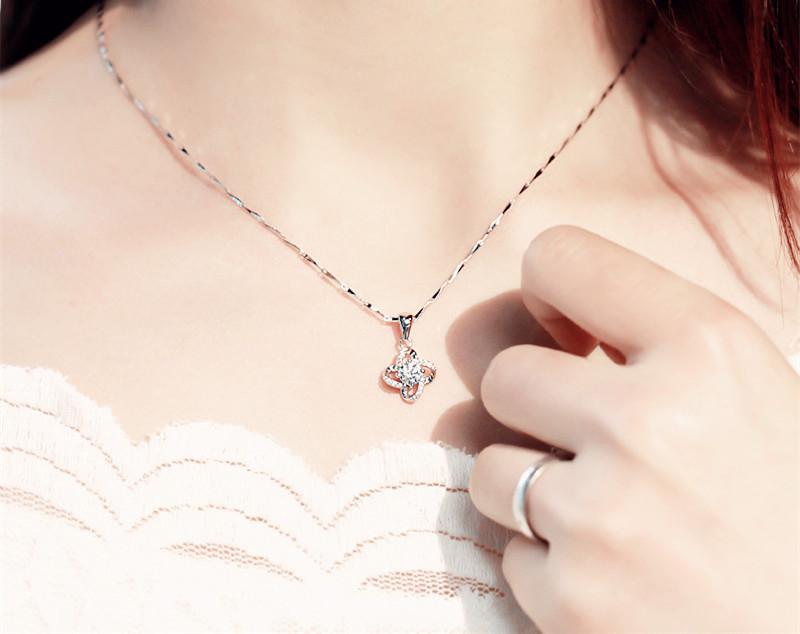 White Copper Silver-Plated Four-Leaf Clover Pendant Necklace for Women - Simple, Versatile Clavicle Chain, Japanese Korean Style