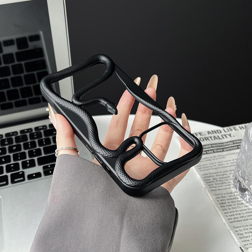 

Cool 3D Snake Hollow Dissipate Heat Phone Case For iPhone 17 16 15 14 13 12 11 Pro Max White Shockproof Soft Silicone Cover iPhone 11