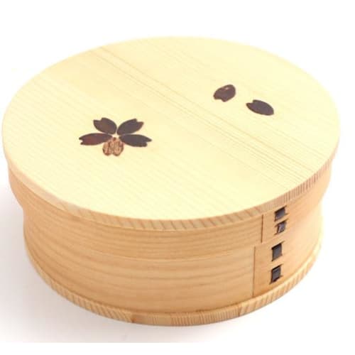 

Miyoshi Lacquerware Honpo Magewappa Round Lunch Box, Cherry Blossom Design, 640ml, Made of Natural Wood (White or Cedar), Stylish, Single-Tier Lunch B