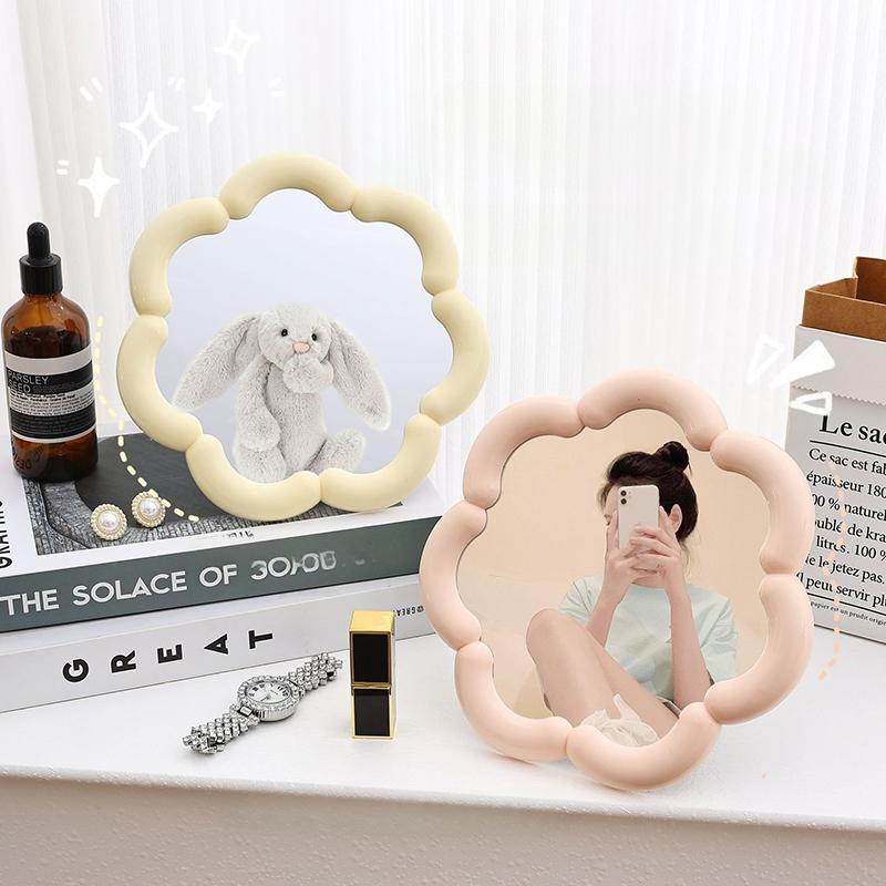 Dekorativer Schminkspiegel Pfirsichblütenform Spiegel Ästhetischer Spiegel für Frauen Wandhängespiegel Schreibtischdekoration Heimdekor