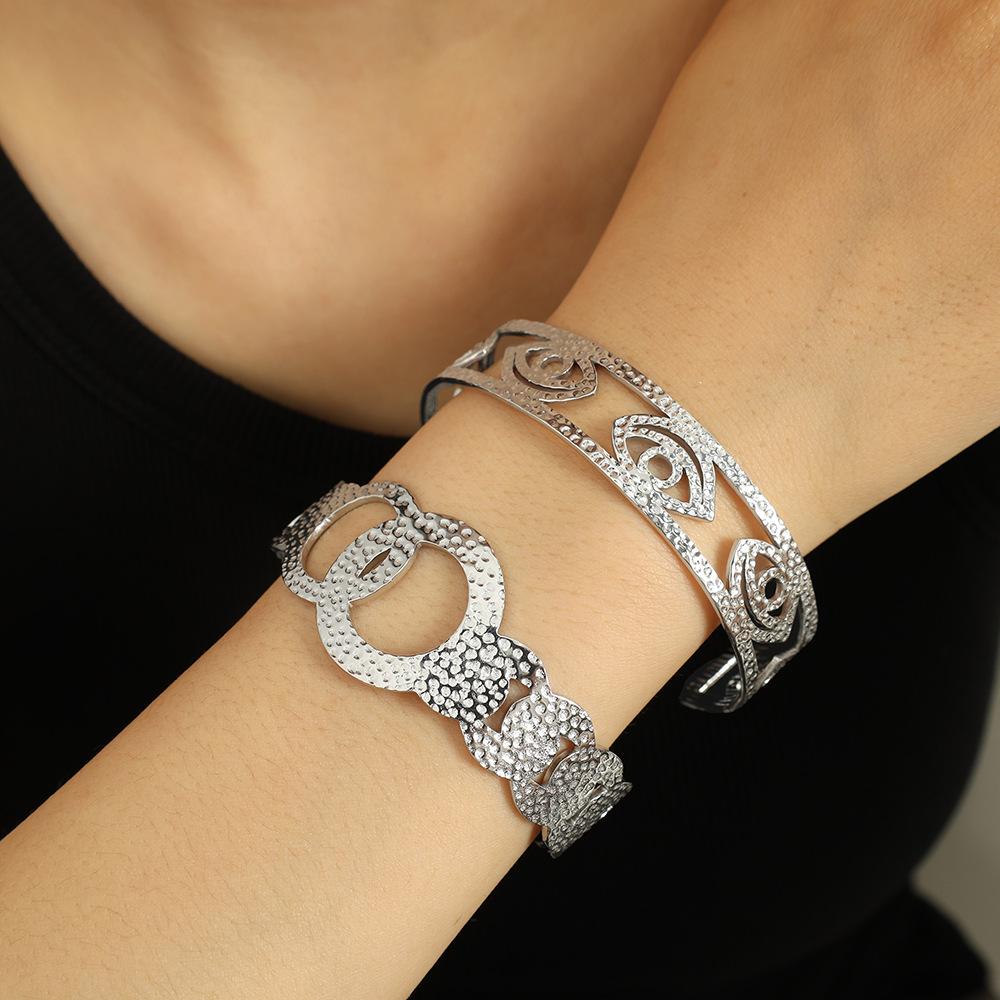 Vintage Titanium Steel Bracelet Hollow Gold Decoration
