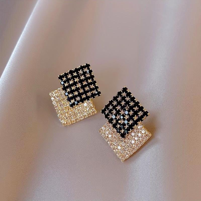 Retro Black Xiaoxiangfeng Stud Earrings Women's Fashion Elegance Temperament High-end Earrings Bow Love Versatile Earrings