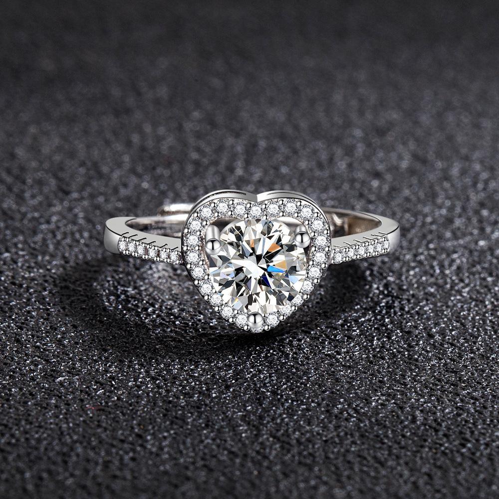Women's Heart-Shaped Hollow Ring 1 Karat Imitation Moissanite Love Heart-Shaped Ring