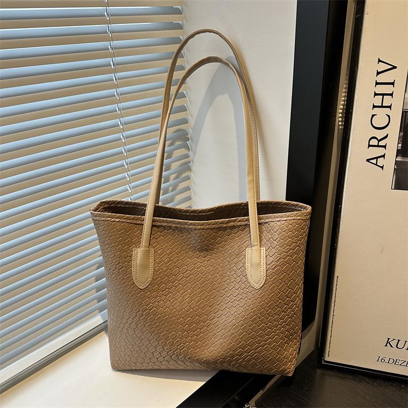Korean Version of Casual Commuting Large-capacity Bag Women's 2025 Woven New Simple Tote Bag Niche Fashion Shoulder Bag