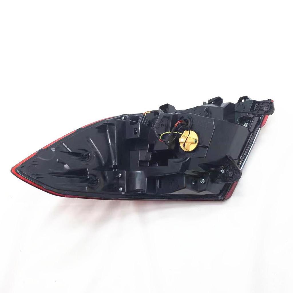 18-19 Tenth-Gen Accord Taillight Assembly: Rear Taillight, Brake Light, Semi-Assembly