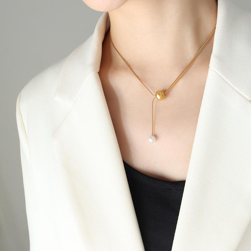 Trendy Gold-Plated Snake Bone Chain Necklace with Faux Pearl Tassel Pendant for Women