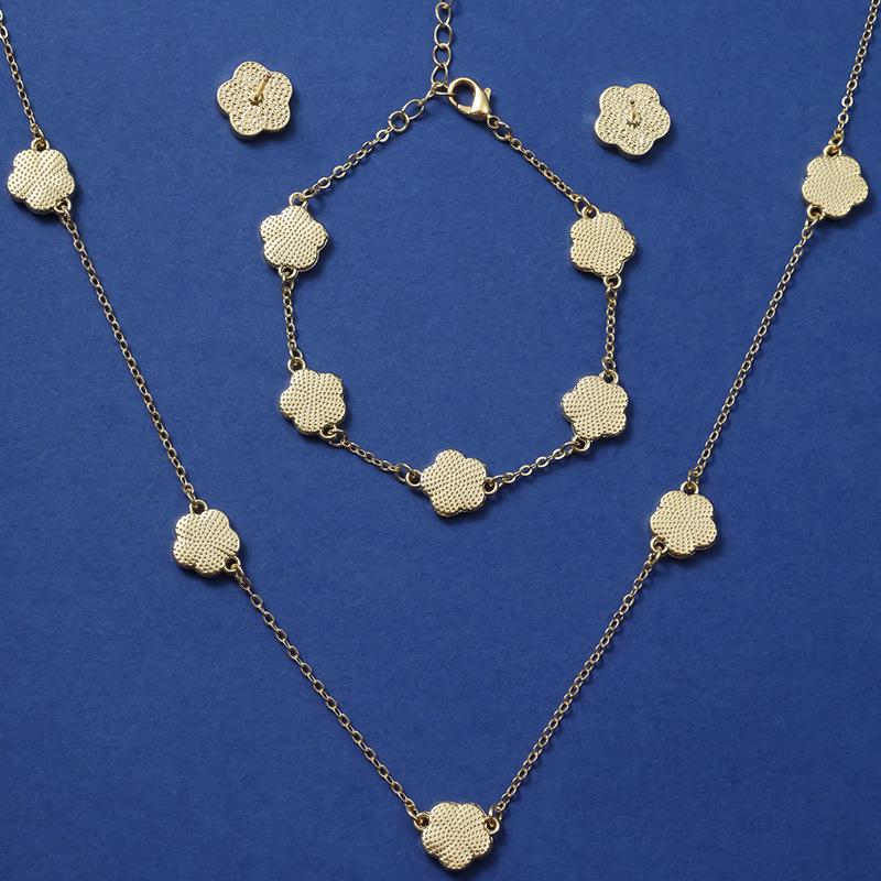 Five-Petal Clover Jewelry Set: Earrings and Necklace – European & American Fashion
