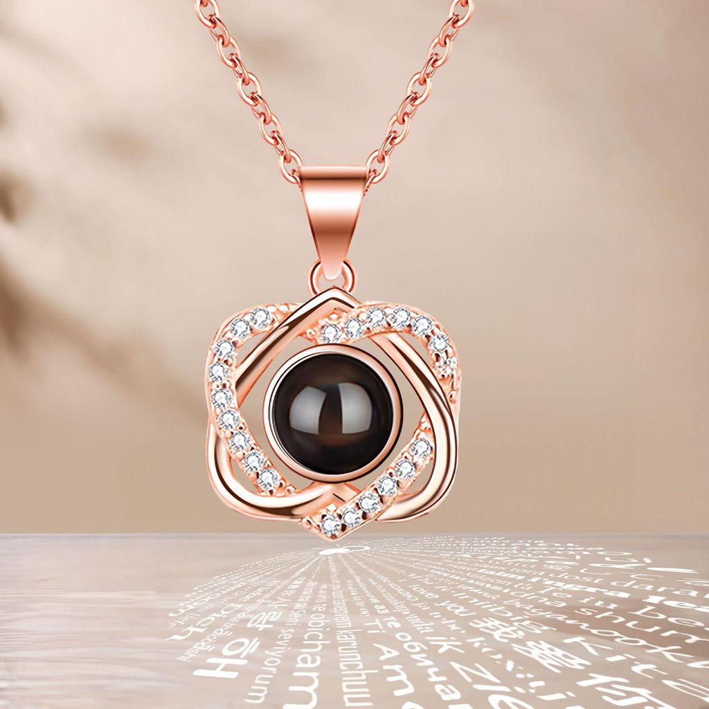 Naszyjnik Projekcyjny 'Kocham Cię' w 100 Językach - Wisiorek w Kształcie Serca