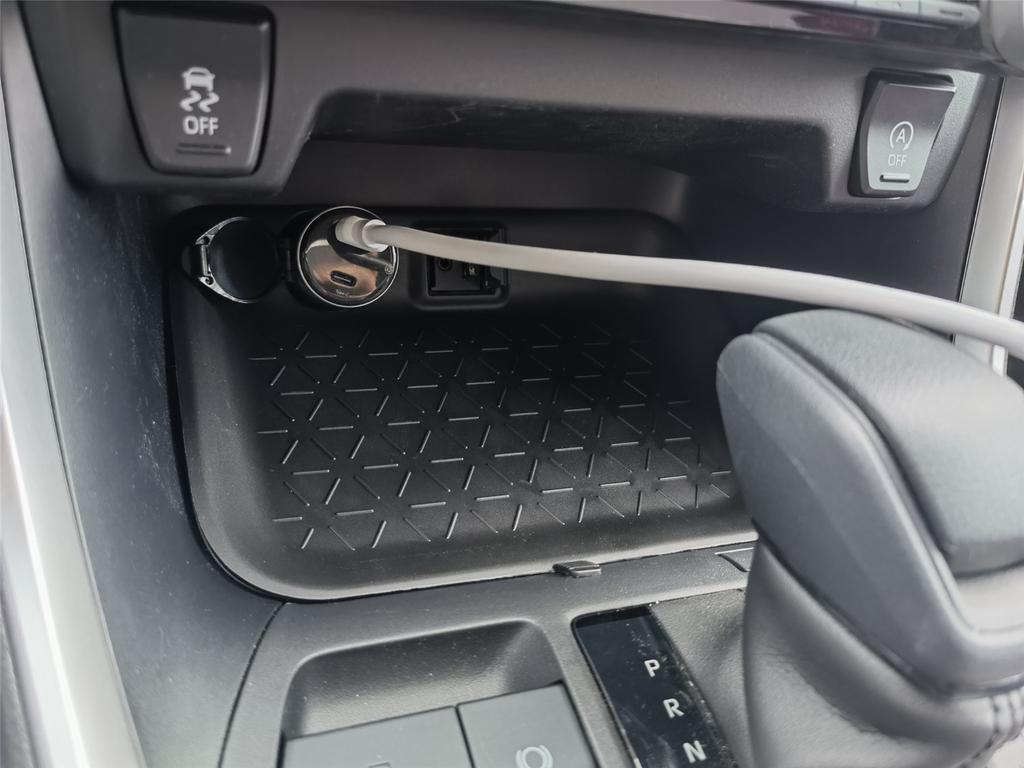 LHD Car Silicone Central Console Organizer Pad Main Co-pilot Storage Box Protect Mat Tray for Toyota RAV4 2020-2026 Accessories