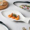 Kreativer Keramikteller in Fischform, einfaches Restaurantgeschirr, gedämpftes Fischgericht, gegrillte Fisch- und Meeresfrüchtegerichte, Speiseteller