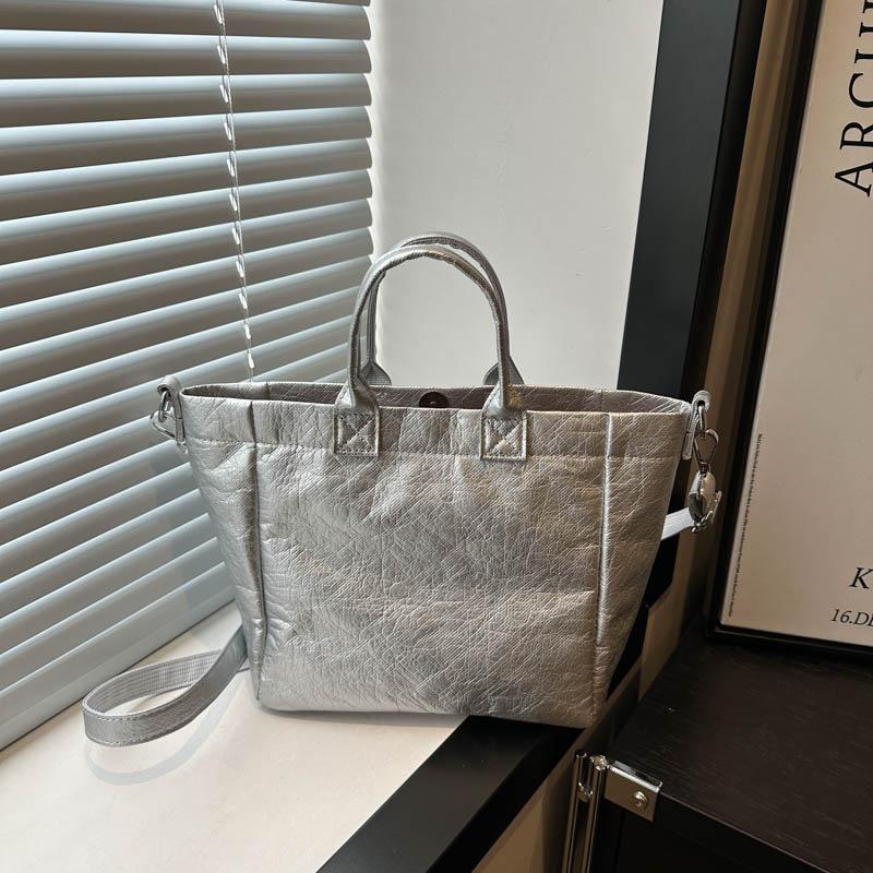 2025 New Fashionable Versatile Texture Large Capacity Portable Tote Bag Shoulder Messenger Bag