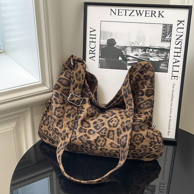 Leopard Print Bag Women's 2025 New Autumn and Winter Super Fire Commuter Bag Light Go Shoulder Bag Large Capacity Tote Bag