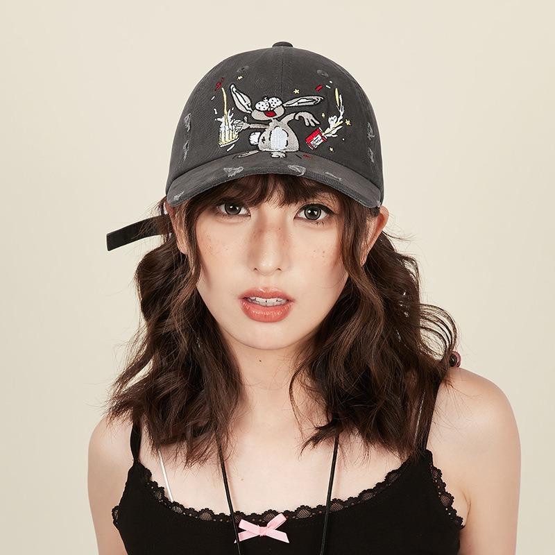 Bugs Bunny retro embroidered baseball cap made old and destroyed peaked cap men's and women's sun hat tide