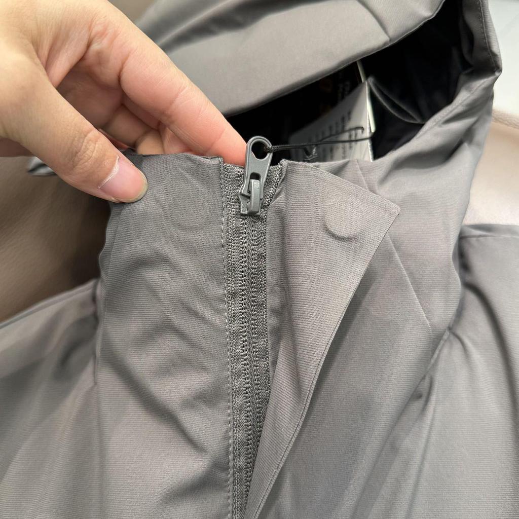Men's Winter Outdoor Windproof Waterproof Lightweight Hooded Cotton Jacket with Double Zipper and Temperature-Locking Warmth.