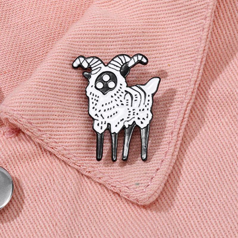 Three-eyed black goat brooch cartoon fashion versatile literary badge dripping oil exquisite anti-light