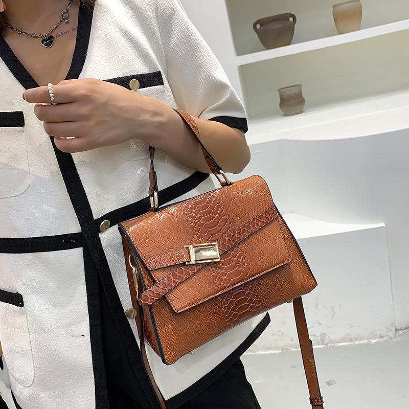 Women's New Small Bag Korean Fashion Embossed Handbag Can Be Carried On Shoulder or Crossbody Women's Bag