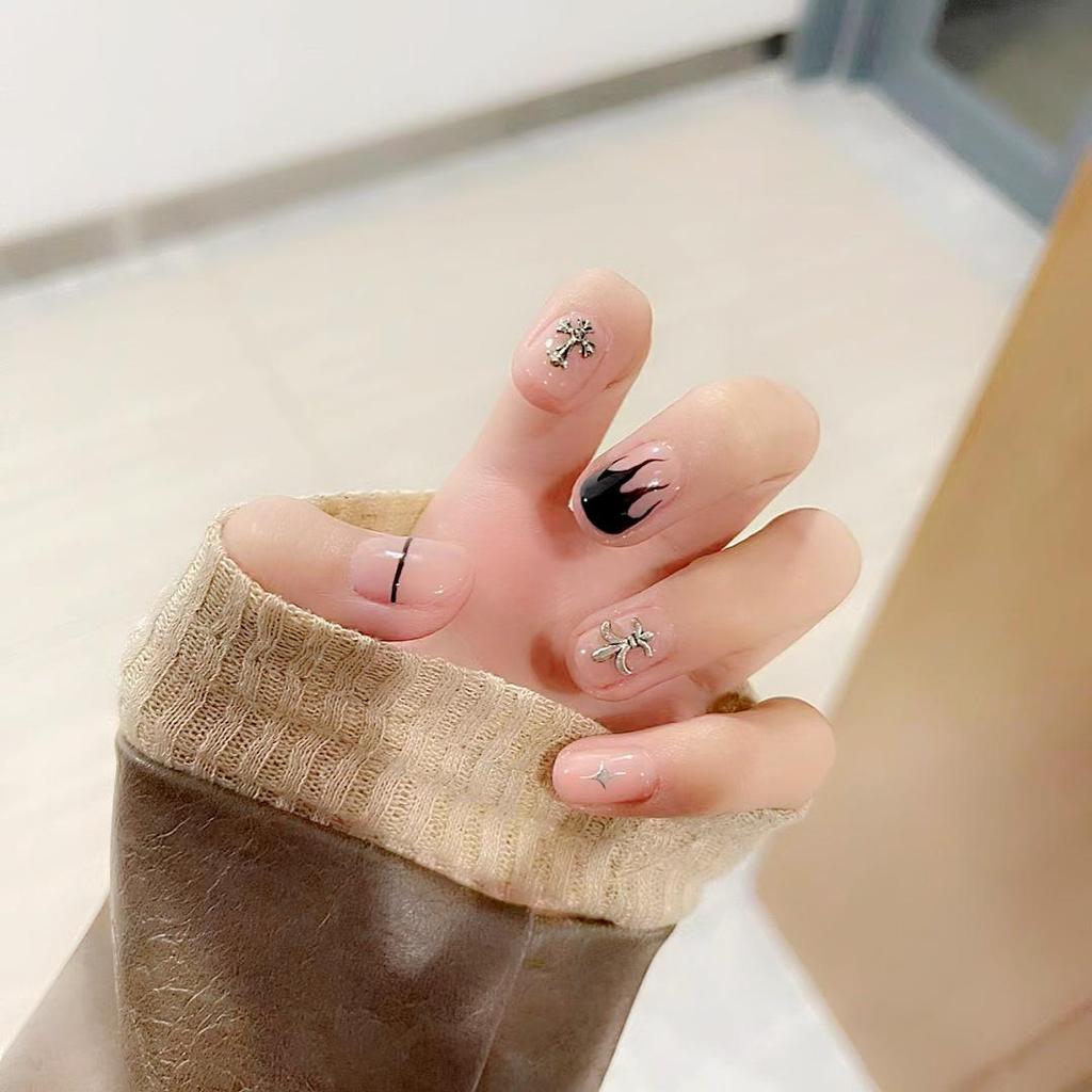 Dark Flame Chrome Cross Nail Art - Short Starburst Fake Nails