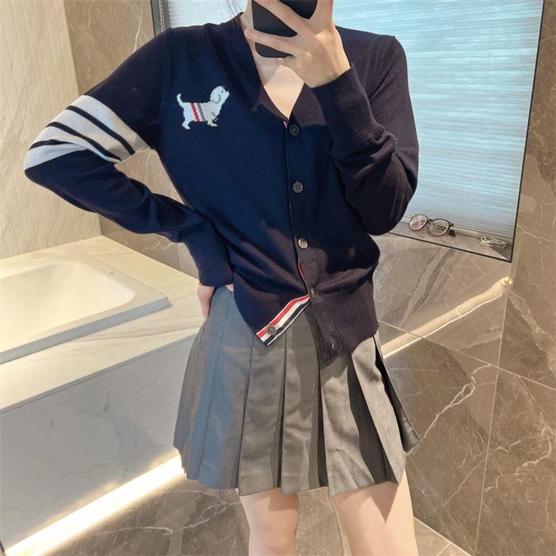 

Кардиган из шерсти с V-образным вырезом и четырьмя полосками, вышивка Navy blue High Version] M